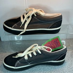 00’s Eastside gray and black canvas tennis shoes‎ size 7. NWT box 10
